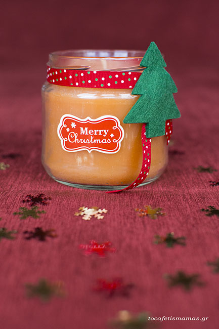 Χριστουγεννιάτικα βαζάκια με κερί.