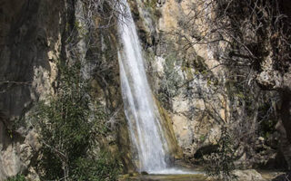 Ο καταρράκτης του Μυλωνά στο Λασίθι.