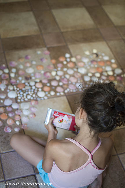 DIY βαζάκι για oδοντόβουρτσες με κοχύλια και πηλό.