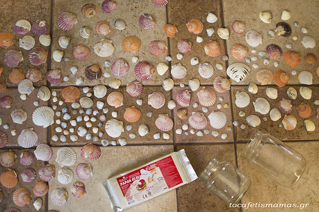 DIY βαζάκι για oδοντόβουρτσες με κοχύλια και πηλό.