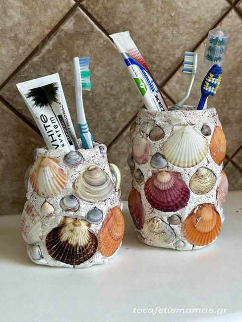 DIY βαζάκι για oδοντόβουρτσες με κοχύλια και πηλό.