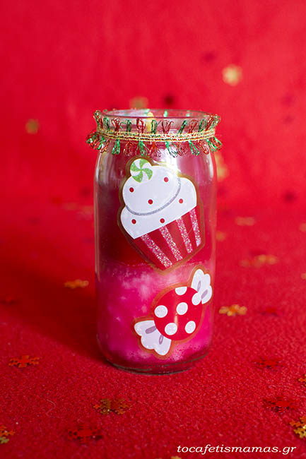 Χριστουγεννιάτικα κεριά με παλιές κηρομπογιές.