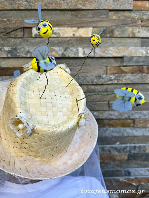 Πώς να φτιάξετε και εσείς μια αποκριάτικη στολή μελισσοκόμου (DIY).