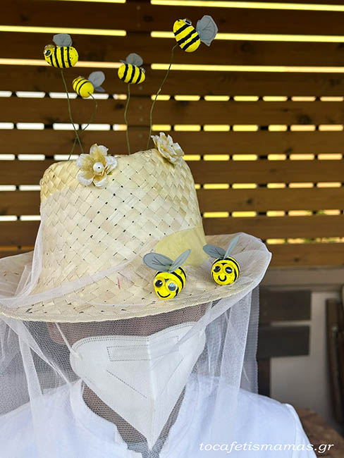 Πώς να φτιάξετε και εσείς μια αποκριάτικη στολή μελισσοκόμου (DIY).